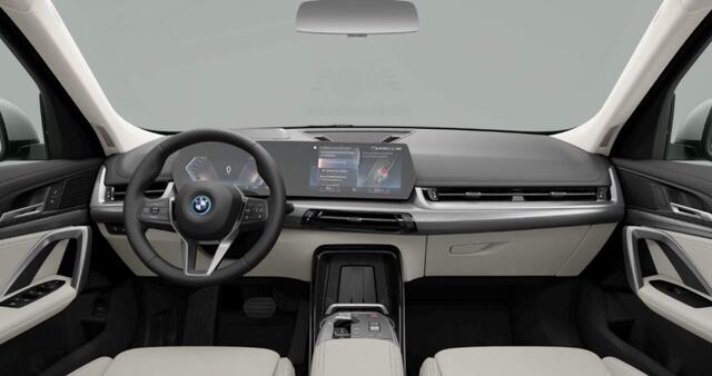BMW iX1 xDrive30 67 kWh xLine - Panoramadak - Driving Assistant Professional - Head up - omfort Access - Getinte Ruiten - Sportstoelen - Parking Assistant Plus - Grootlichtassistent -