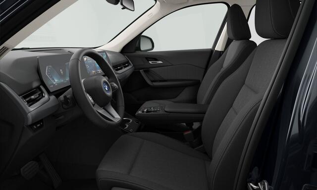 BMW iX1 eDrive20 | Camera | SOH 97,6 % | Stoelverw.