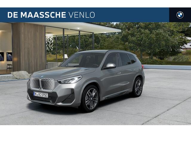 BMW iX1 eDrive20 M Sport / Sportstoelen / Achteruitrijcamera / Stoelverwarming / Getint glas / PDC