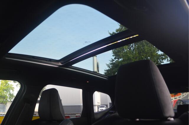 BMW iX1 eDrive20 M Sport / Trekhaak / Panoramadak / Sportstoelen / Comfort Access / Adaptieve LED / Head-Up / Harman Kardon / Parking Assistant Plus