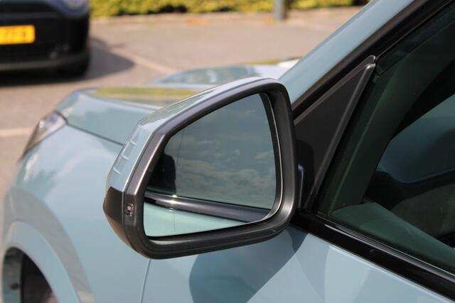 BMW iX1 xDrive30 M Sport / Panoramadak / Sportstoelen / Achteruitrijcamera / Stoelverwarming / Getint glas