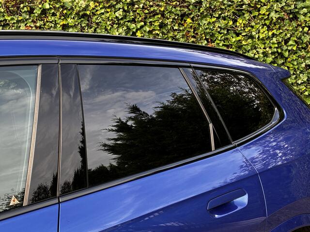 BMW iX1 eDrive20 | M-Sport Pro | 19'' | Panorama | Driv. Ass. Plus | Head-Up | Stuur + Stoelverw. | Elek. Trekhaak