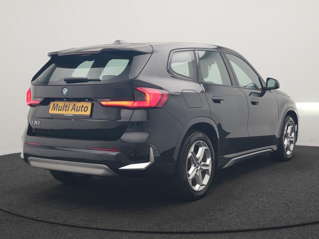 BMW iX1 xDrive30 67 kWh 313pk Dealer O.H. | Adaptive Cruise | Head Up | 360 Camera | Harman / Kardon | Lederen Comfortstoelen Massage & Memory | Keyless | Blis | Sfeerverlichting | Stoelverwarming | Apple Carplay | Navigatie | DAB |