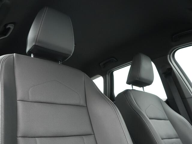 BMW iX1 xDrive30 67 kWh 313pk Dealer O.H. | Adaptive Cruise | Head Up | 360 Camera | Harman / Kardon | Lederen Comfortstoelen Massage & Memory | Keyless | Blis | Sfeerverlichting | Stoelverwarming | Apple Carplay | Navigatie | DAB |