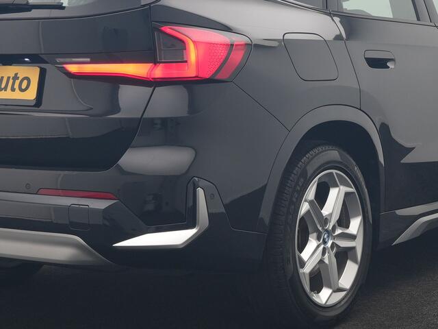 BMW iX1 xDrive30 67 kWh 313pk Dealer O.H. | Adaptive Cruise | Head Up | 360 Camera | Harman / Kardon | Lederen Comfortstoelen Massage & Memory | Keyless | Blis | Sfeerverlichting | Stoelverwarming | Apple Carplay | Navigatie | DAB |