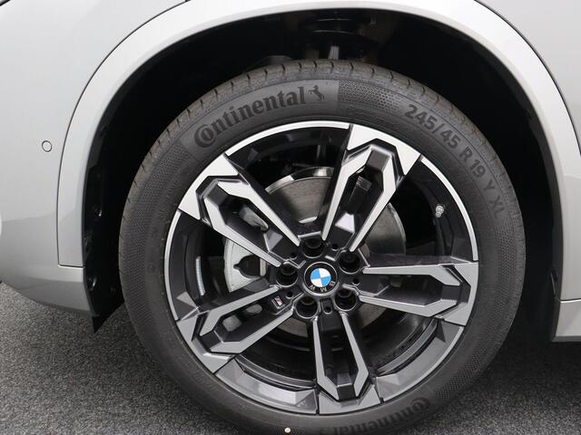 BMW iX1 eDrive20 M Sportpakket | Premium Pack | Travel Pack | SoH 100% | Trekhaak | Panoramadak | Parking Assistant | 19''