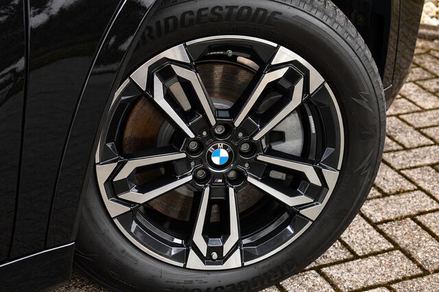 BMW iX1 xDrive30 M-Sport Pano ACC Trekh E-zetels HUD H/K Massage