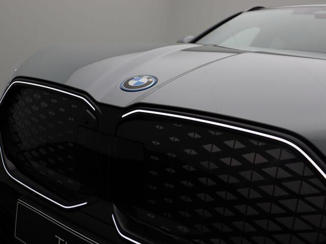 BMW iX2 xDrive30 67 kWh M Sport Edition M Sportpakket Pro | Innovation Pack | Harman Kardon | Panoramadak