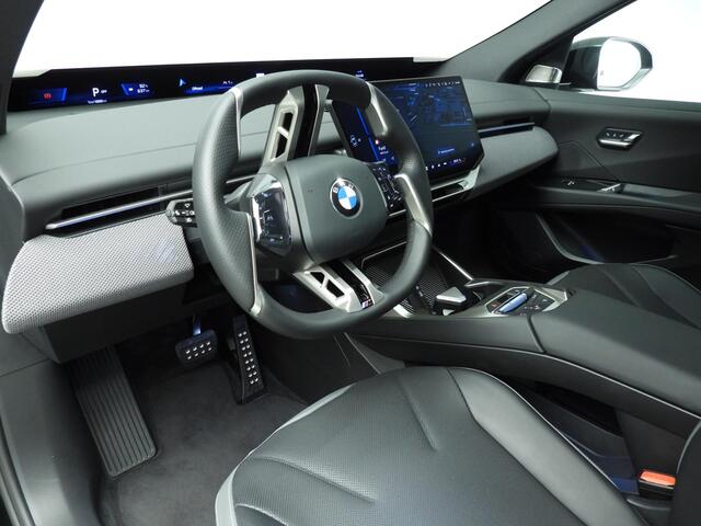 BMW iX3 50 xDrive M-Sportpakket / Panoramadak / Trekhaak / Head-up / Park assist / Alu wielen 22 inch