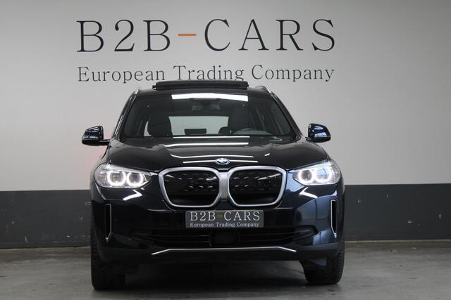 BMW iX3 Executive 80 kWh | SOH 98% | Panorama | Trekhaak | Zwart Lederen bekleding