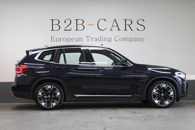 BMW iX3 Executive 80 kWh | SOH 98% | Panorama | Trekhaak | Zwart Lederen bekleding
