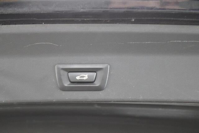 BMW iX3 Executive 80 kWh | SOH 98% | Panorama | Trekhaak | Zwart Lederen bekleding
