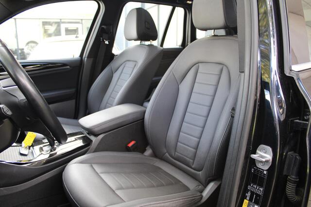 BMW iX3 Executive 80 kWh | SOH 98% | Panorama | Trekhaak | Zwart Lederen bekleding