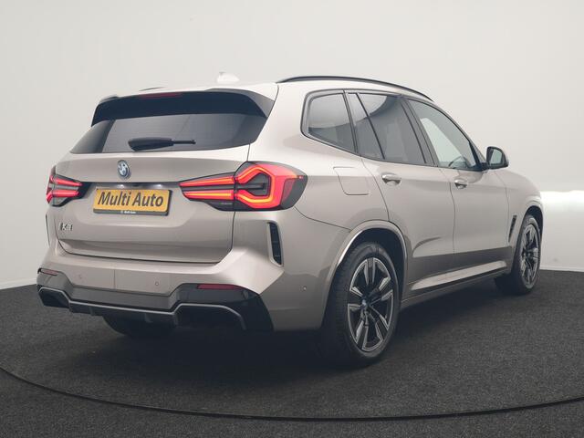 BMW iX3 M Sport 80 kWh 286pk Dealer O.H | Panodak | Adaptive Cruise | Camera | Lederen Sportstoelen Memory & Verwarmd | Sfeerverlichting | Blis | Apple Carplay | Navigatie | DAB | 19"L.M