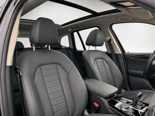 BMW iX3 High Executive Edition 80 kWh SOH 98,6% Panoramadak Trekhaak Navigatie Apple CarPlay Android Auto Camera Parkeerhulp Adaptive Cruise Control Stoelverwarming Full Led Leder Climate Control Lichtmetalen velgen