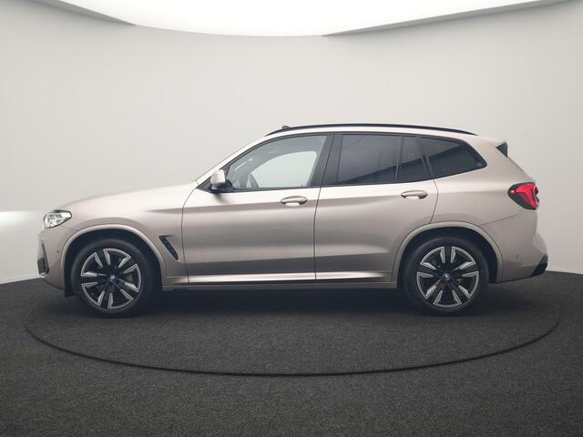 BMW iX3 M Sport 80 kWh 286pk Dealer O.H | Panodak | Adaptive Cruise | Camera | Lederen Sportstoelen Memory & Verwarmd | Sfeerverlichting | Blis | Apple Carplay | Navigatie | DAB | 19"L.M