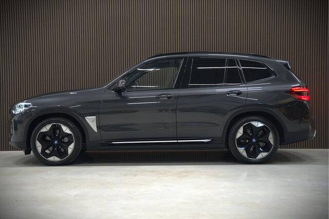 BMW iX3 High Executive 80 kWh | Panoramadak | Harman Kardon | Head-Up Display | Adaptive Cruise Control | Stoelverwarming | Dodehoekdetectie | Keyless | Trekhaak | 360 Camera | Ambiance Verlichting |