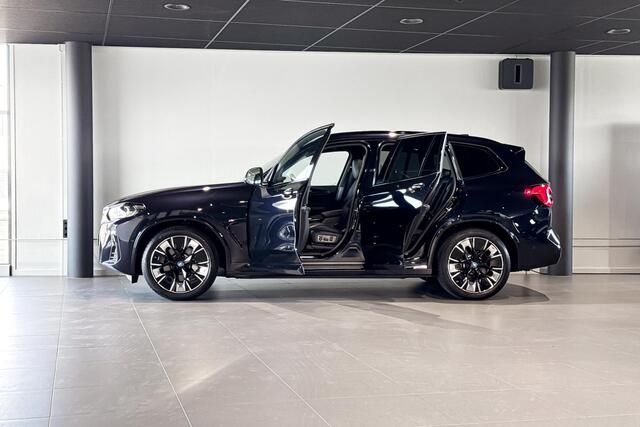 BMW iX3 High Executive Edition 80 kWh | M Sport | Glazen Panoramadak | Stoelverwarming | Head-Up Display | Trekhaak |