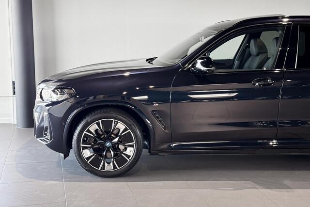 BMW iX3 High Executive Edition 80 kWh | M Sport | Glazen Panoramadak | Stoelverwarming | Head-Up Display | Trekhaak |