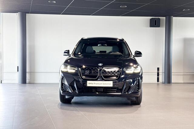 BMW iX3 High Executive Edition 80 kWh | M Sport | Glazen Panoramadak | Stoelverwarming | Head-Up Display | Trekhaak |