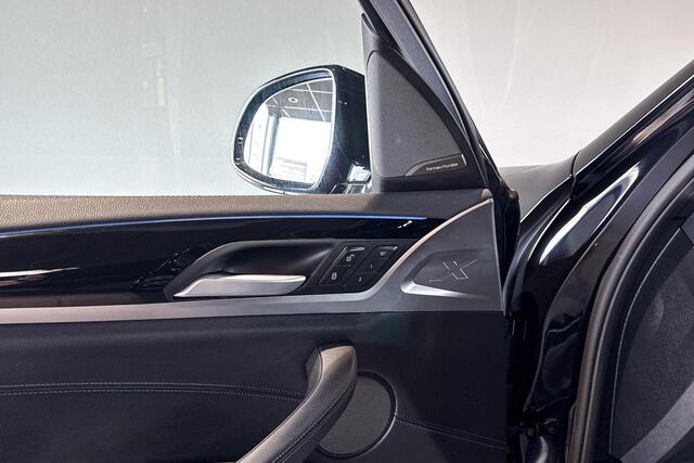BMW iX3 High Executive Edition 80 kWh | M Sport | Glazen Panoramadak | Stoelverwarming | Head-Up Display | Trekhaak |
