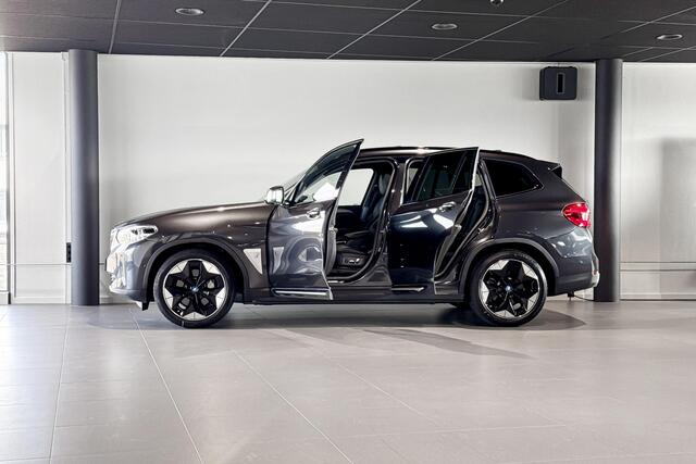 BMW iX3 High Executive 80 kWh | Glazen Panoramadak | Harman Kardon | Stoelverwarming | Head-Up Display | Trekhaak |