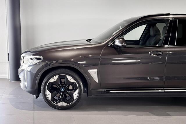 BMW iX3 High Executive 80 kWh | Glazen Panoramadak | Harman Kardon | Stoelverwarming | Head-Up Display | Trekhaak |