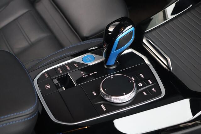 BMW iX3 High Executive Edition 80 kWh Pano/Shadow Line/Leder/360/Harman Kardon/HUD/Trekhaak/Driving Assist Pro/20"