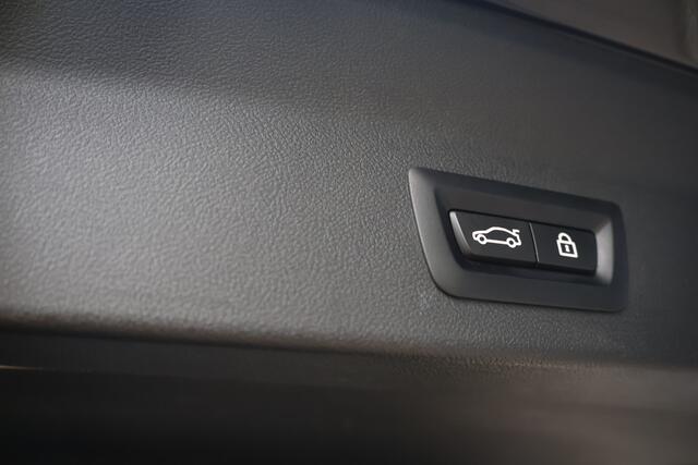 BMW iX3 High Executive Edition 80 kWh Pano/Shadow Line/Leder/360/Harman Kardon/HUD/Trekhaak/Driving Assist Pro/20"