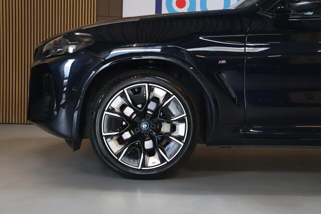 BMW iX3 High Executive Edition 80 kWh Pano/Shadow Line/Leder/360/Harman Kardon/HUD/Trekhaak/Driving Assist Pro/20"