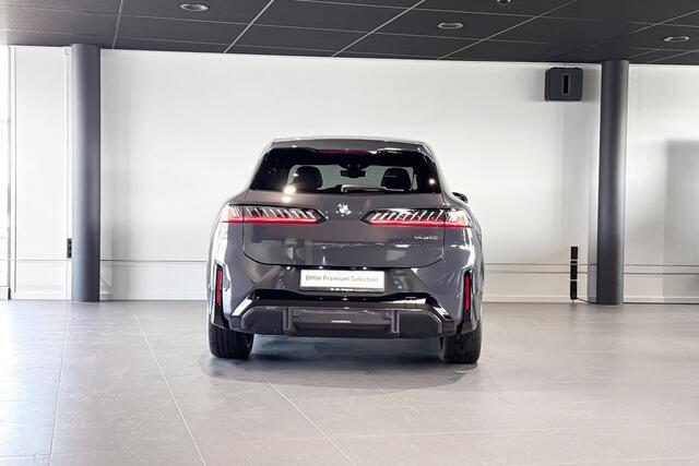 BMW iX3 40 eDrive 83 kWh | M Sport | Glazen Panoramadak | Harman Kardon | Massagestoelen | Trekhaak |