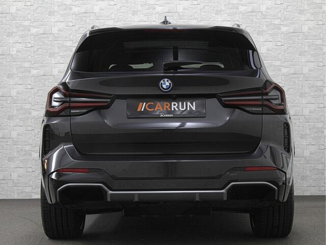 BMW iX3 M-Sport | Sophisto Grey! | Panorama | ACC | Leder | Memory | El. Trekhaak | 97.6% SOH | Sfeerverlichting | 3-Zone Clima | Carplay | LED | Btw auto, 32810,= ex. | Rijklaar incl. Bovag garantie!