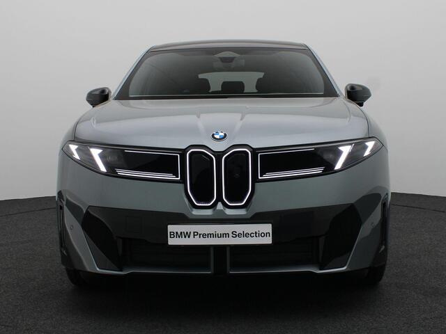 BMW iX3 50 xDrive M Sportpakket Pro | Innovation Pack | Stuurwielrand Verwarmd | Trekhaak | Panoramadak | Driving Assistant Plus | BMW Panoramic Vision | Harman Kardon | 22''