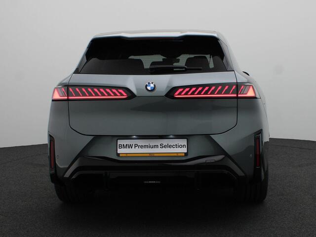 BMW iX3 50 xDrive M Sportpakket Pro | Innovation Pack | Stuurwielrand Verwarmd | Trekhaak | Panoramadak | Driving Assistant Plus | BMW Panoramic Vision | Harman Kardon | 22''