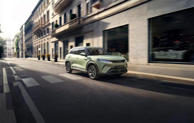 BYD ATTO 2 Comfort 65 kWh | Voorraad Deals | Hiking Green | Panoramadak | Adaptive Cruise Control | 430 KM WLTP | Elektrisch Verstelbare Bestuurdersstoel |