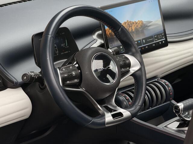 BYD Atto 3 Comfort 60 kWh Warmtepomp / Panodak / Leer / Stoelverwarming / Navi / Carplay