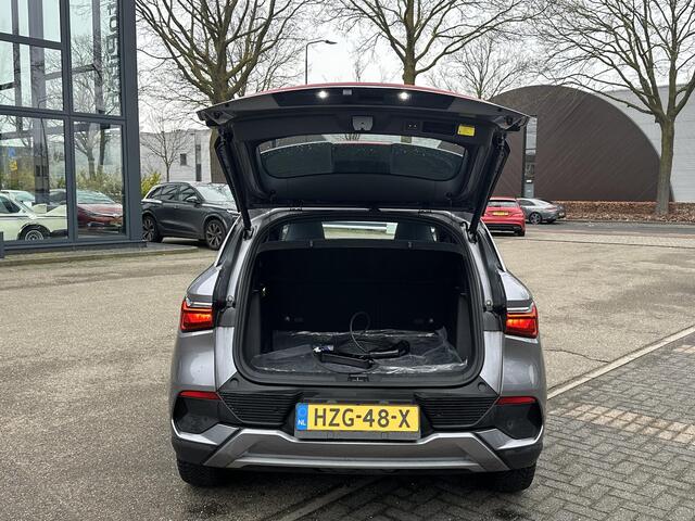 BYD Atto 3 Design SOH 94% | GROOT SCHERM + ELEKTRISCHE KOFFERRUIMTEKLEP | COMPLETE AUTO | RIJKLAAR INCL. FABRIEKSGARANTIE T/M 2029 | AANDRIJFLIJN EN ACCU T/M 2031
