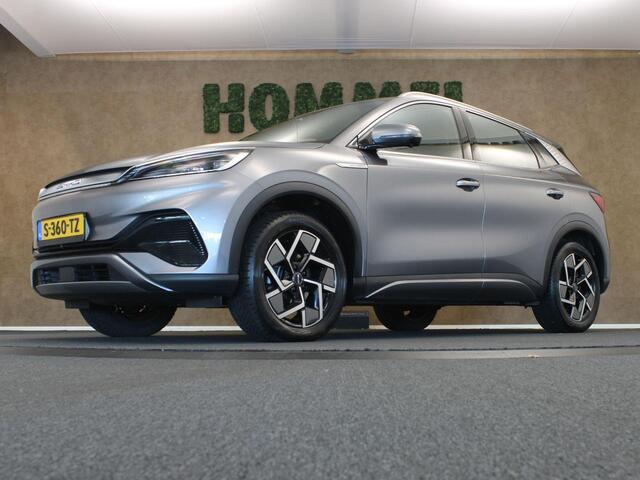 BYD Atto 3 Design 60 kWh - ORIGINEEL NEDERLANDSE AUTO - AFKOMSTIG VAN 1E EIGENAAR - 3 FASE - CAMERA - PARKEERSENSOREN VOOR/ ACHTER - NAVIGATIE - APPLE CARPLAY/ ANDROID AUTO - ELEKTRISCHE ACHTERKLEP - BEIDE STOELEN ELEKTRISCH VERSTELBAAR - PANORAMADAK - 2 LAADKABELS