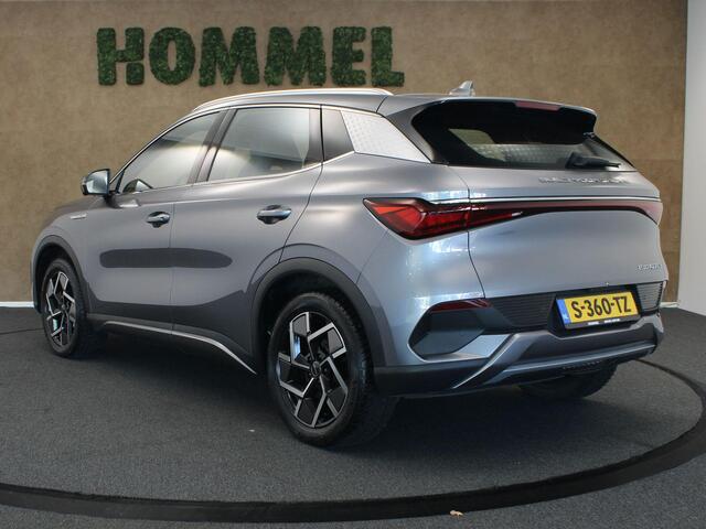 BYD Atto 3 Design 60 kWh - ORIGINEEL NEDERLANDSE AUTO - AFKOMSTIG VAN 1E EIGENAAR - 3 FASE - CAMERA - PARKEERSENSOREN VOOR/ ACHTER - NAVIGATIE - APPLE CARPLAY/ ANDROID AUTO - ELEKTRISCHE ACHTERKLEP - BEIDE STOELEN ELEKTRISCH VERSTELBAAR - PANORAMADAK - 2 LAADKABELS