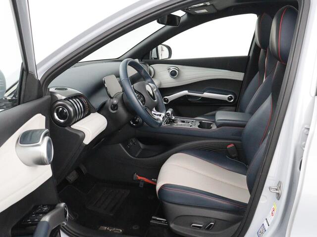 BYD Atto 3 Comfort 60 kWh | Warmtepomp | 92.5% SOH | 3-Fase | Panoramadak | Adaptive cruise | 360 camera | DAB+ | Carplay | Dodehoek detectie | Leder