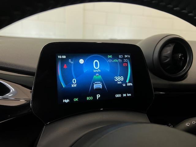 BYD Dolphin Design 60 kWh NAV | CLIMATE CONTROL | BEDIENING VIA APP | APPLE CARPLAY | ANDROID AUTO | 360 CAMERA | ELECTRISCHE STOELEN