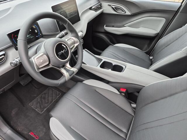 BYD Dolphin SURF Boost 43 kWh | ¤2000 korting | 320 KM WLTP | Achteruitrijcamera | Adaptive cruise control | Elektrische Stoelen | Apple Carplay & Android Auto |