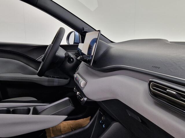 BYD Dolphin SURF Active 30 kWh Camera l Apple Carplay l Android Auto