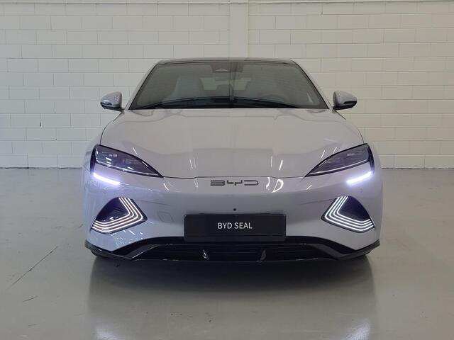 BYD Seal Design RWD 83 kWh GEVENTILEERDE-VERWARMDE-ELEK. VERSTELBARE STOELEN| WARMTEPOMP | 570 KM ACTIRADIUS | CARPLAY & ANDROID AUTO