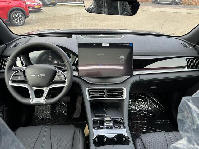 BYD Seal U 1.5 DM-i FWD Comfort VAN: ¤41.900,- VOOR: ¤37.440,- UW EINDEJAARSVOORDEEL: ¤4.460,- | UNIEK IN NL! tot 125km electrisch rijbereik | 6 jaar volledige BYD GARANTIE | NIEUWE AUTO |