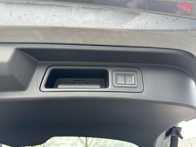 BYD Seal U 1.5 DM-i FWD Comfort VAN: ¤41.900,- VOOR: ¤37.440,- UW EINDEJAARSVOORDEEL: ¤4.460,- | UNIEK IN NL! tot 125km electrisch rijbereik | 6 jaar volledige BYD GARANTIE | NIEUWE AUTO |