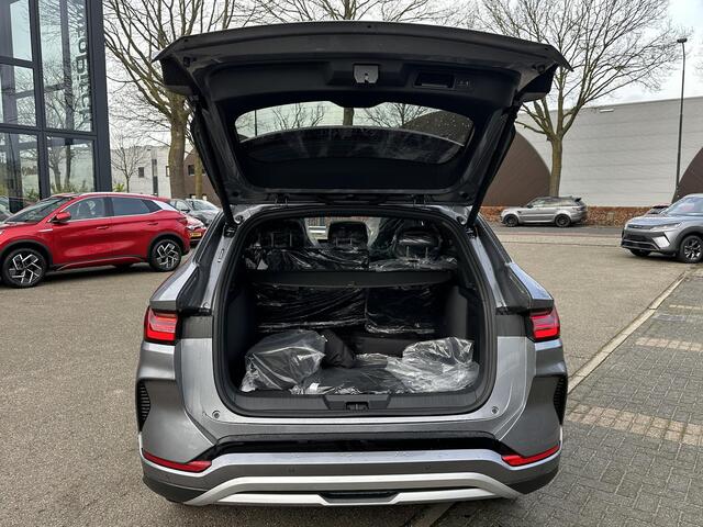 BYD Seal U 1.5 DM-i FWD Comfort VAN: ¤41.900,- VOOR: ¤37.440,- UW EINDEJAARSVOORDEEL: ¤4.460,- | UNIEK IN NL! tot 125km electrisch rijbereik | 6 jaar volledige BYD GARANTIE | NIEUWE AUTO |