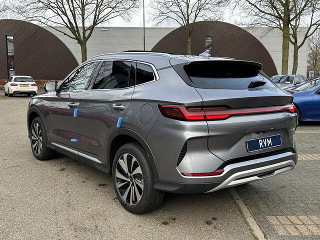 BYD Seal U 1.5 DM-i FWD Comfort VAN: ¤41.900,- VOOR: ¤37.440,- UW EINDEJAARSVOORDEEL: ¤4.460,- | UNIEK IN NL! tot 125km electrisch rijbereik | 6 jaar volledige BYD GARANTIE | NIEUWE AUTO |