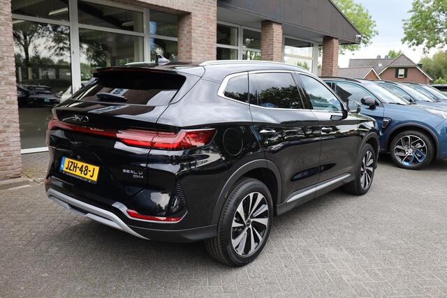 BYD Seal U 1.5 DM-i FWD Boost ZWART-LEER CARPLAY PANO 360-CAMERA STOELVENTILATIE STUUR/STOELVERW. HUD ADAPTIVE-CRUISE CLIMA NAVI 2XPDC 19''LMV ENZ ENZ!
