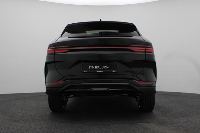 BYD Seal U 1.5 DM-i FWD Boost | ADG Black Edition | Uniek| Black-on-Black| Rode remklauwen| 20 Inch velgen | 1080 KM | Panorama dak | Apple Carplay | Navigatie | 360 graden camera